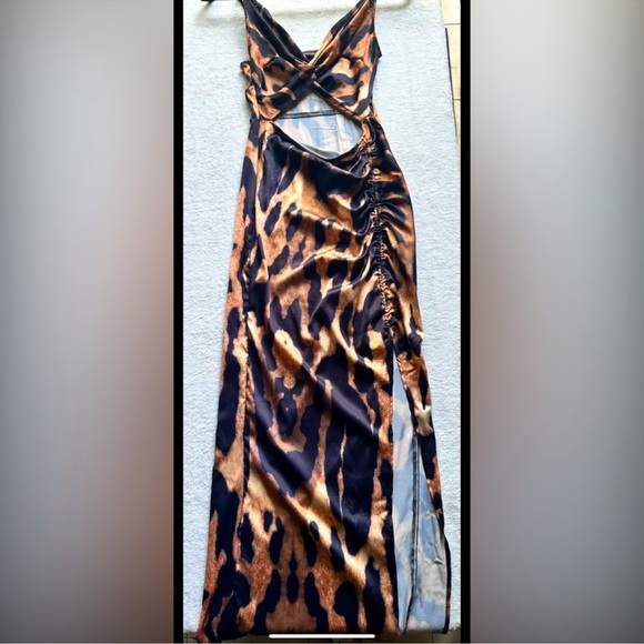 Pretty Little Thing Leopard Satin Maxi Dress - Picture 7 of 7